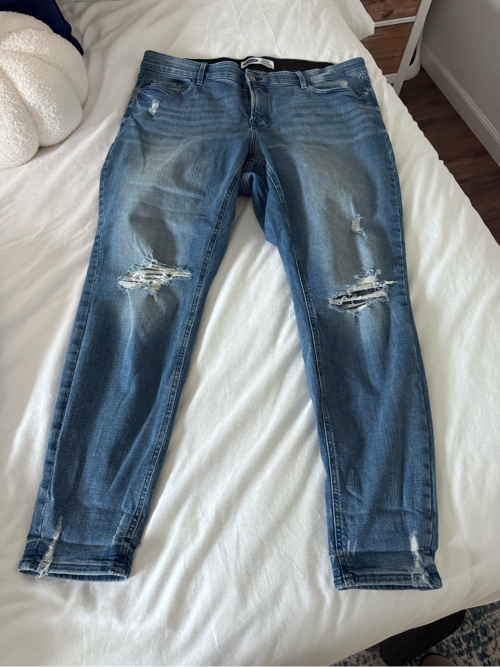 Old Navy Women's Distressed Skinny Jeans - Medium Blue